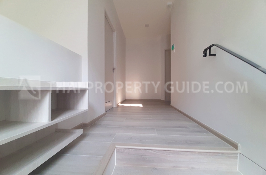 House with Shared Pool in Bangnatrad 
